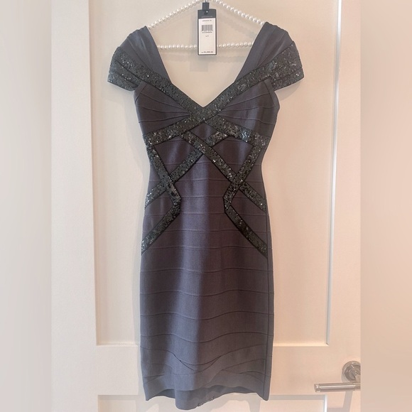 Herve Leger sequence cap sleeve dress - Picture 3 of 11